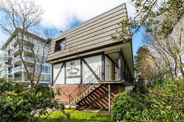 210 Douglas St # 4, Victoria BC V8V 2P2