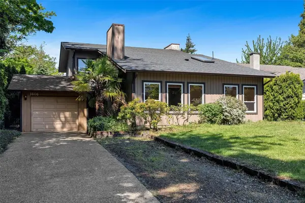 1606 Candela Pl, Saanich BC V8N 5P4