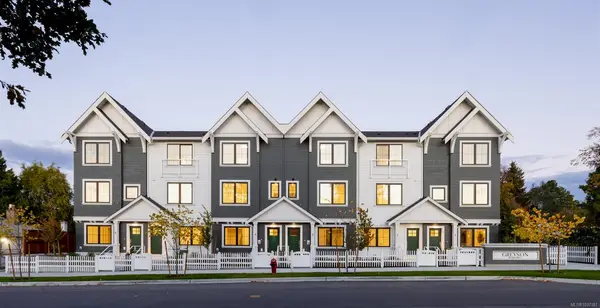 3450 Whittier Ave #TH22, Saanich BC V8Z 3R2