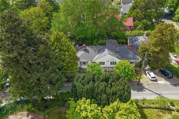 812 Langham Crt, Victoria BC V8V 4J2 - 4 bed, 2 bath in Victoria