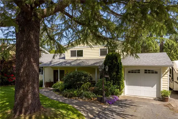 3405 Rolston Cres, Saanich BC V8Z 4P2 - 4 bed, 3 bath in Saanich