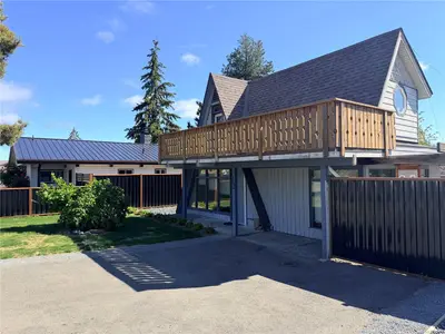 302 Willow St, Parksville BC V9P 1C7