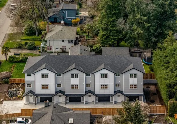 990 McBriar Ave # 1, Saanich BC V8X 3M3