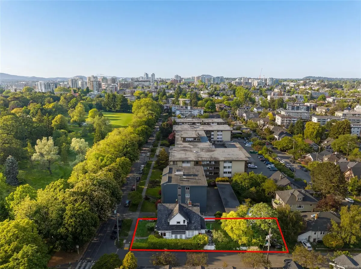 980 Heywood Ave, Victoria BC V8V 2Y4