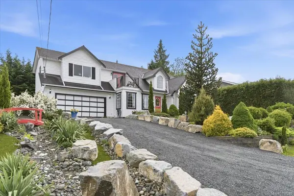 120 Hornby Pl, Qualicum Beach BC V9K 1R6 - 4 bed, 4 bath in Qualicum Beach