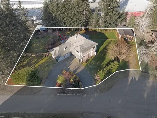 1669 Essex Pl, Comox BC V9M 4C6 - 3 bed, 3 bath in Comox