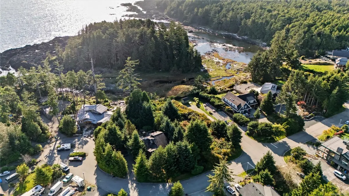 912 Barkley Pl, Ucluelet BC V0R 3A0