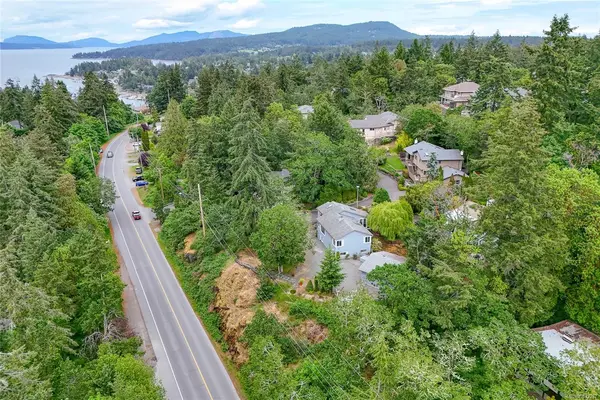 6755 Wallace Dr # 2, Central Saanich BC V8M 1A2