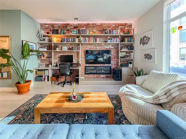 301-501 Park Pl, Esquimalt BC V9A 0H3 - 1 bed, 1 bath property for sale in Esquimalt