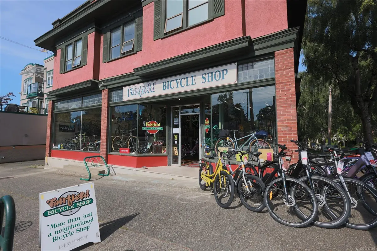 390 Moss St, Victoria BC V8V 4N1