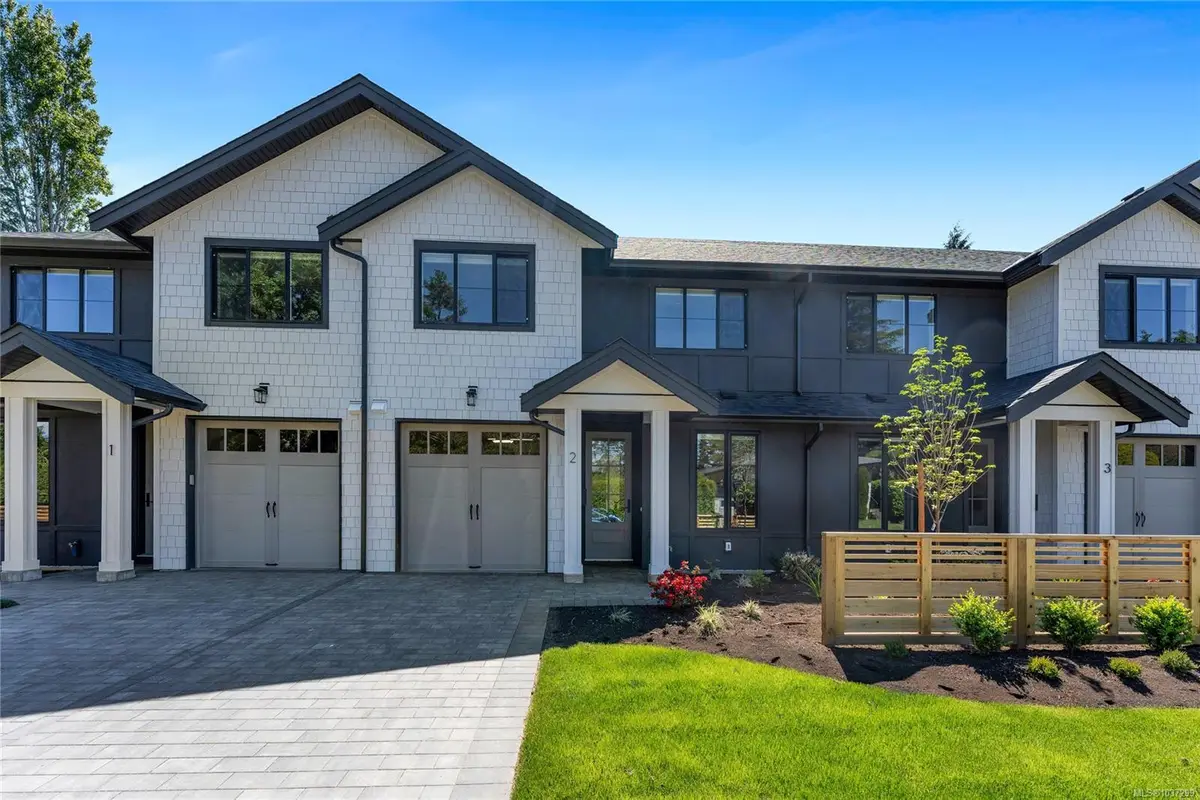 3333 Henderson Rd #3, Oak Bay BC V8P 5A5
