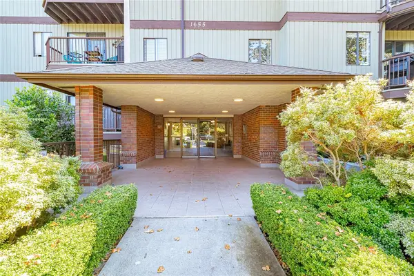 1655 Begbie St # 412, Victoria BC V8R 1L4 - 1 bed, 1 bath in Victoria