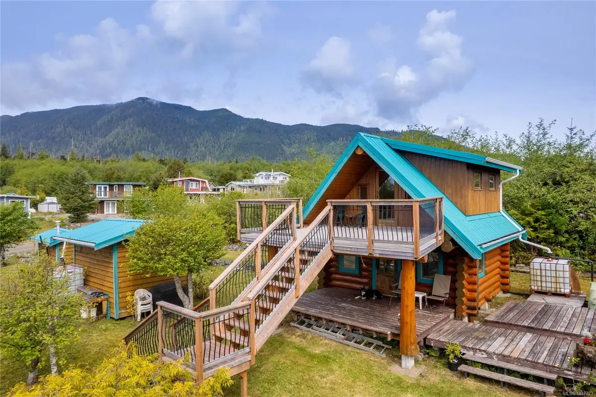 1082 Sixth Ave, Ucluelet BC V0R 3A0