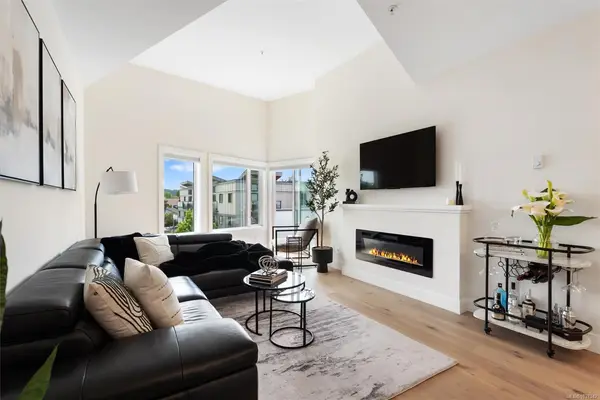7098 Wallace Dr # 404, Central Saanich BC V8M 1N5