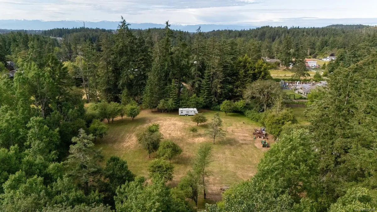 485 Beaver Lake Rd, Saanich BC V9E 2J7