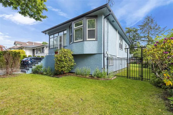 2065 Goldsmith St, Oak Bay BC V8R 1T5