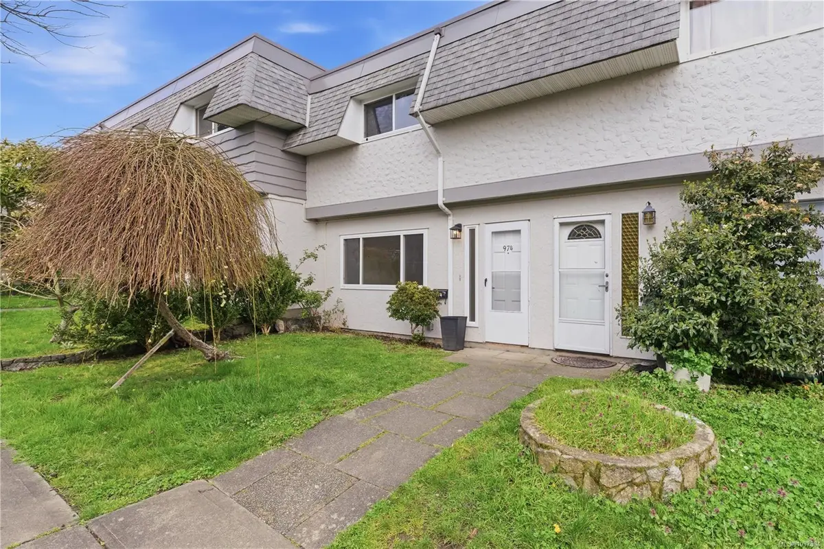 976 Market St, Victoria BC V8T 2E9