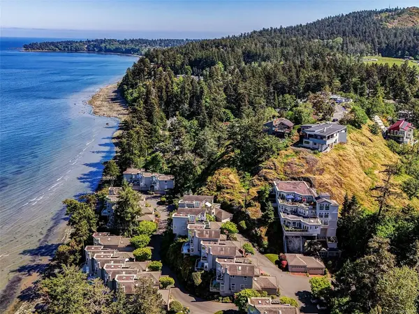 4771 Cordova Bay Rd # 1, Saanich BC V8Y 2J7 - 2 bed, 2 bath in Saanich