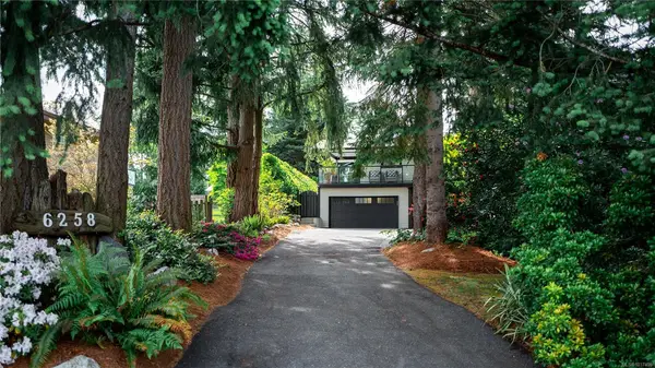 6258 Robin Way, Central Saanich BC V8Z 5Y1