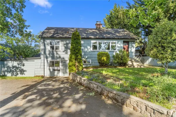 3959 Cedar Hill Cross Rd, Saanich BC V8P 2N8 - 6 bed, 2 bath property for sale in Saanich