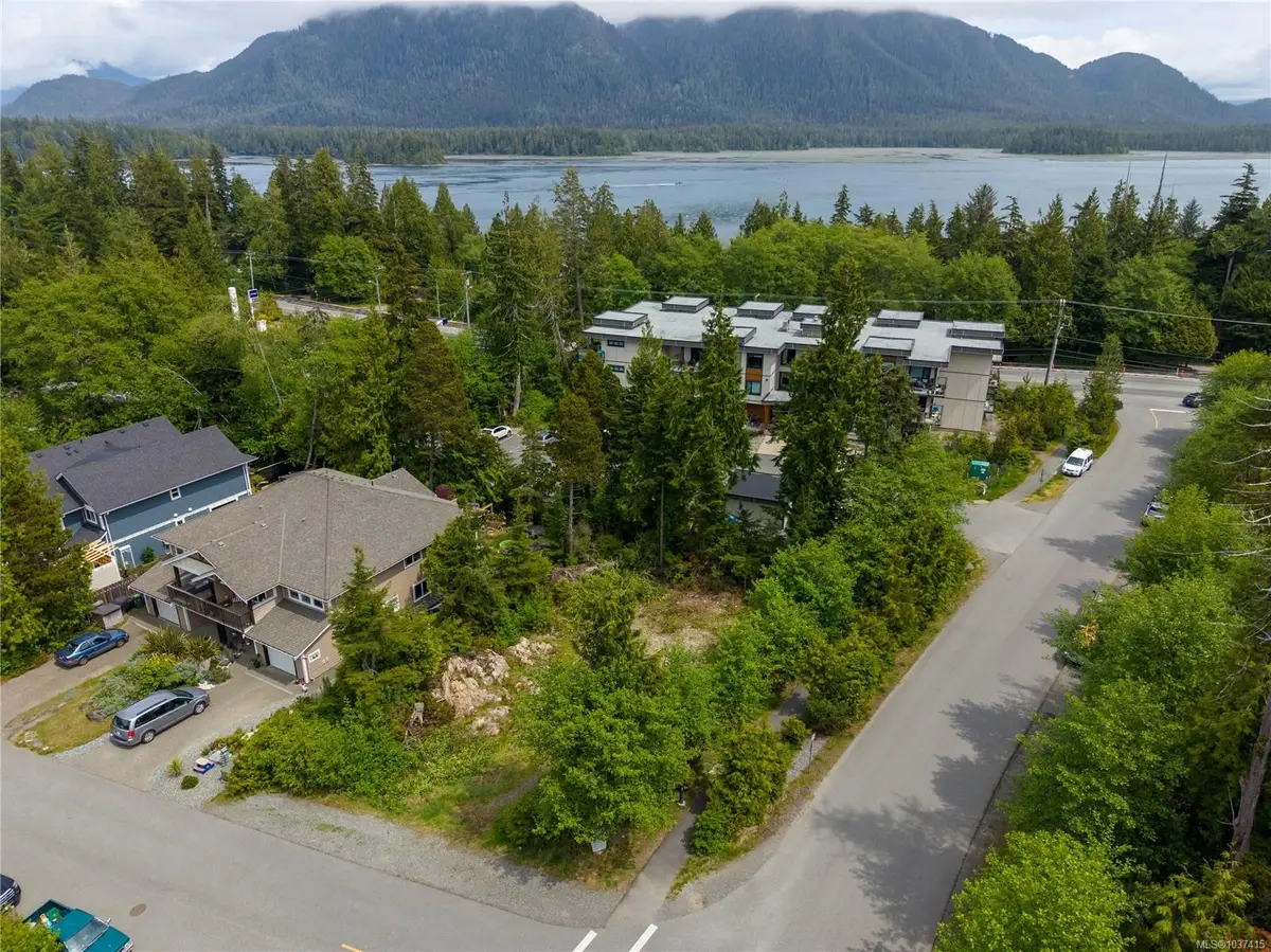 948 Hardy Pl, Tofino BC V0R 2Z0
