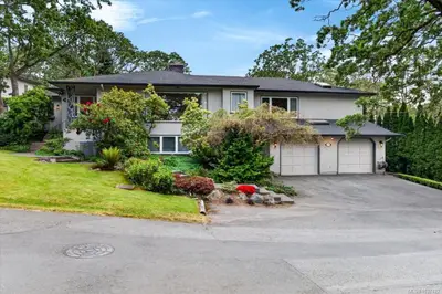 1567 Athlone Dr, Saanich BC V8P 2T2