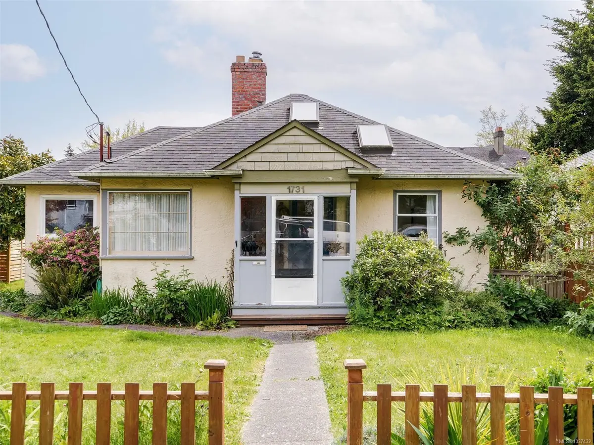 1731 Denman St, Victoria BC V8R 1Y3