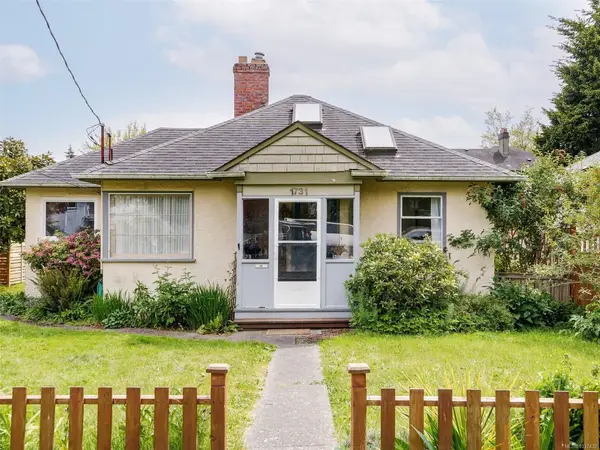 1731 Denman St, Victoria BC V8R 1Y3