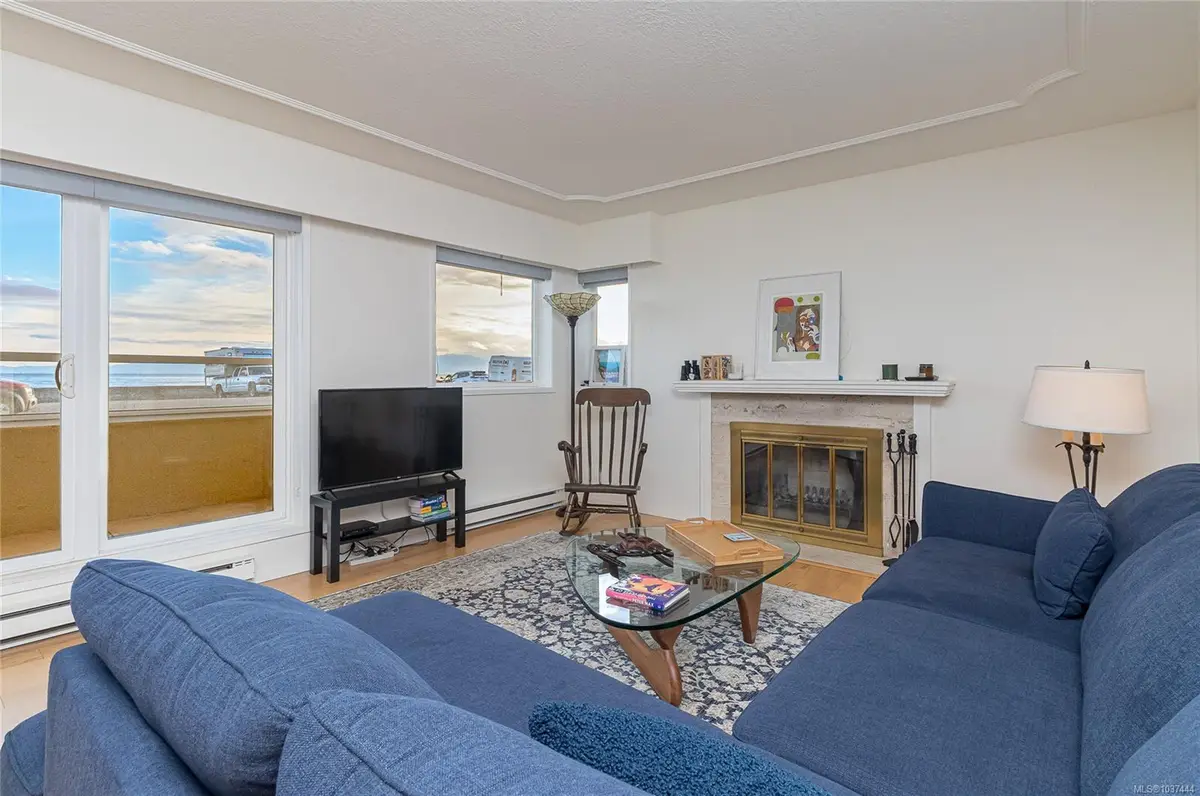 101-1540 Dallas Rd, Victoria BC V8S 1A3