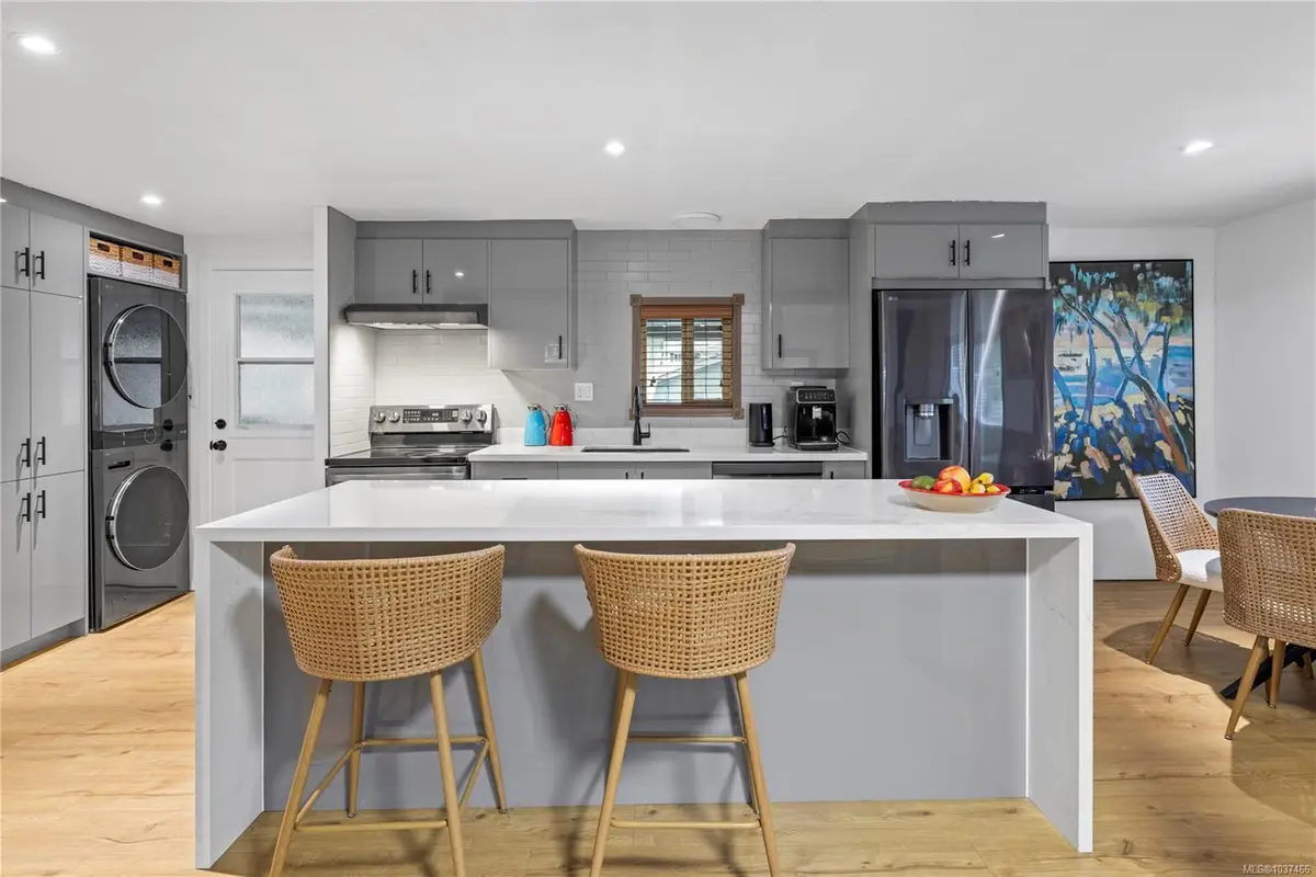 775 Barclay Cres S, French Creek BC V9P 1Z3