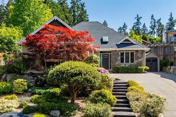 174 Sunningdale Rd E, Qualicum Beach BC V9K 1L1