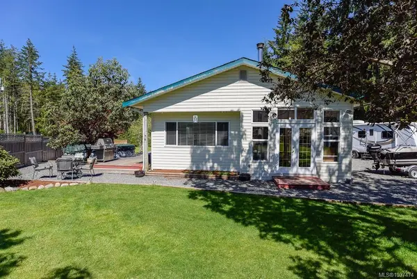 1864 Bates Rd, Courtenay BC V9J 1X4