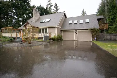 1221 Ganske Rd, Qualicum Beach BC V9K 2G4