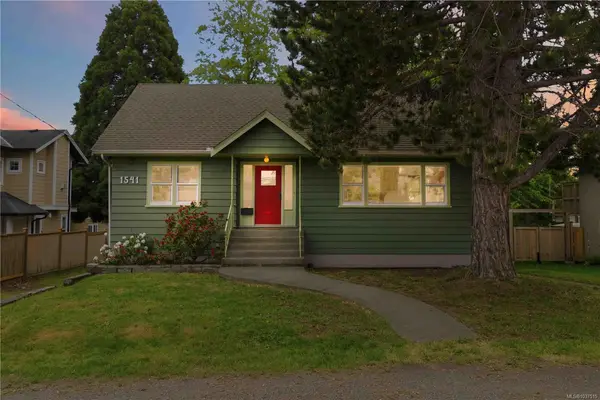 1541 McRae Ave, Saanich BC V8P 1G4