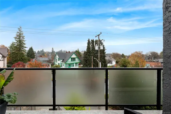 1241 Fairfield Rd # 402, Victoria BC V8V 3B3
