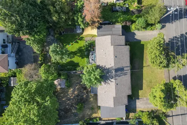 2550/2552 Belmont Ave, Victoria BC V8R 4A4 - 4 bed, 2 bath property for sale in Victoria