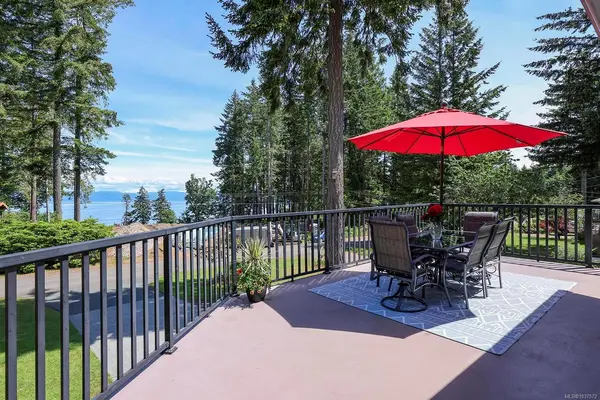 8045 Harmony Cres, Merville BC V0R 2M0 - 3 bed, 2.0 bath in Merville