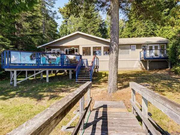 85 McKenzie Cres, Piers Island BC V8L 5Y7 - 4 bed, 3.0 bath in Piers Island