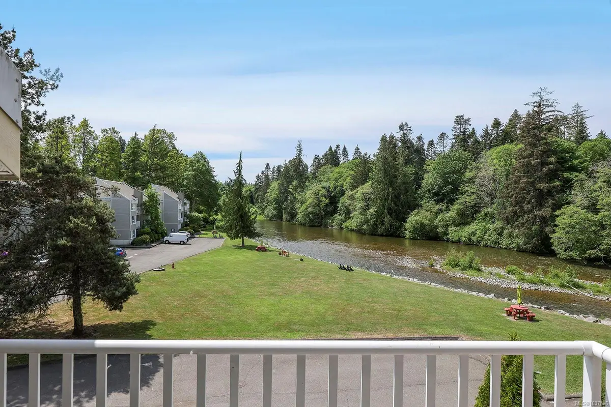 205 1st St #315, Courtenay BC V9N 1A5