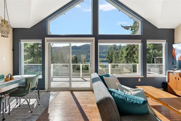 9709 Youbou Rd, Youbou BC V0R 3E1 - 3 bed, 3.0 bath in Youbou