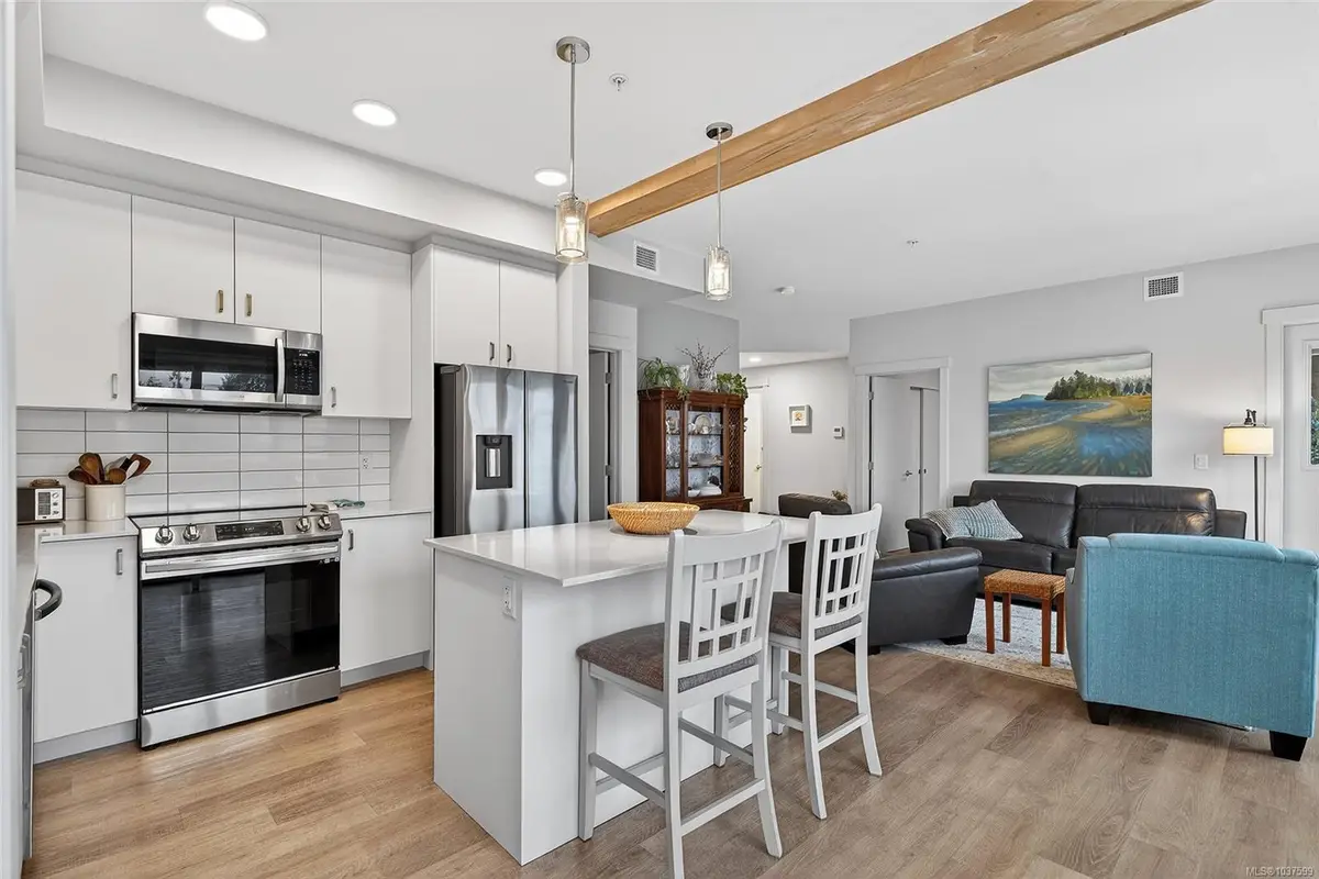 202 - 120 Jensen Ave E # 202, Parksville BC V9P 0H6