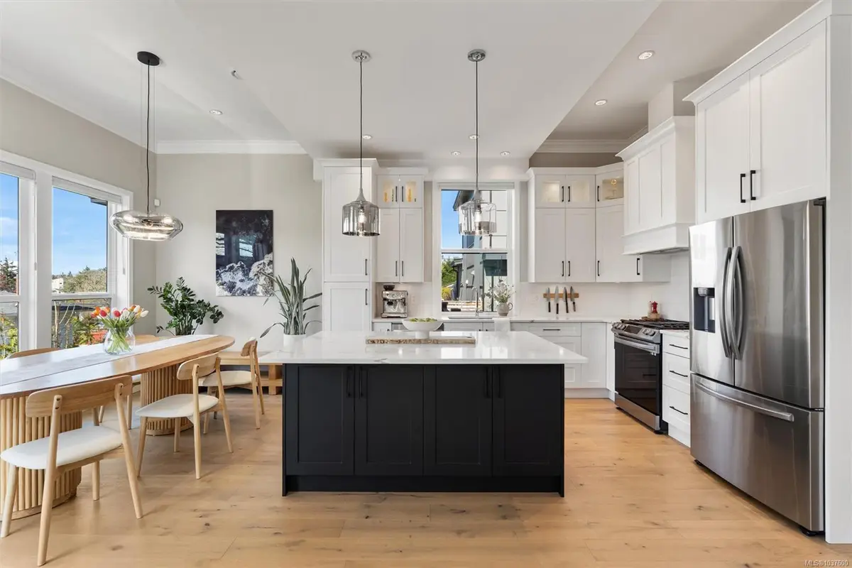 932 Arcadia St, Esquimalt BC V9A 5X1