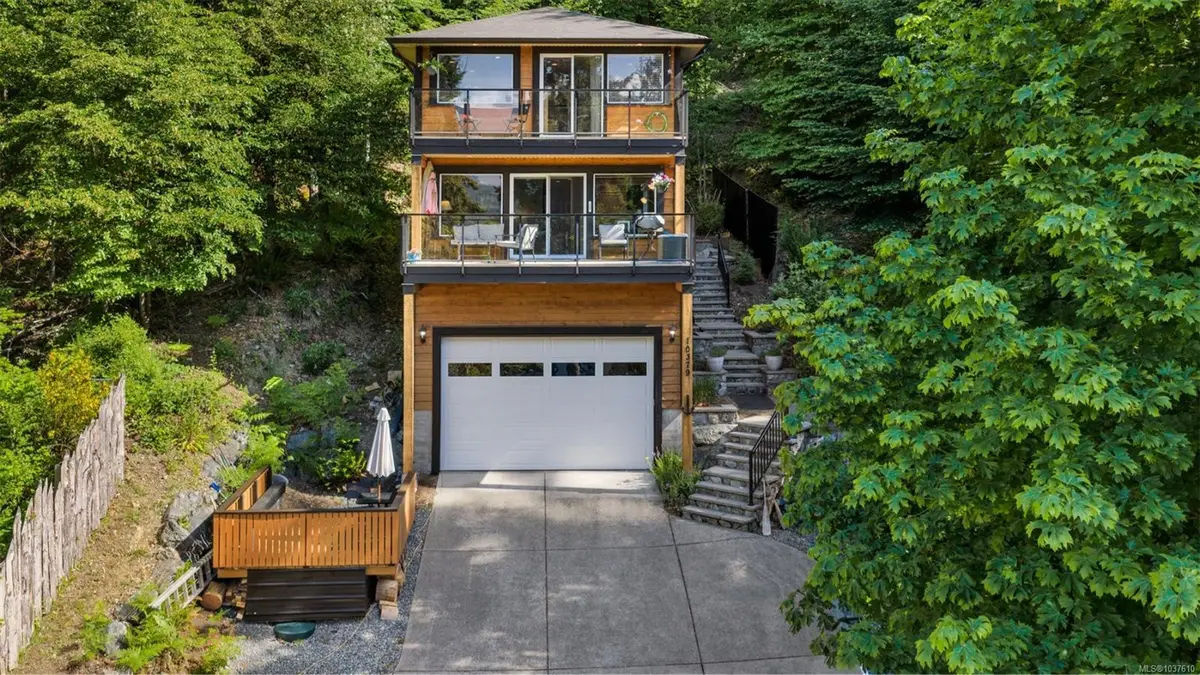 10379 Arbutus Rd, Youbou BC V0R 3E1
