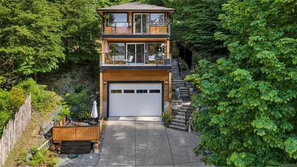 10379 Arbutus Rd, Youbou BC V0R 3E1 - 3 bed, 3 bath property for sale in Youbou