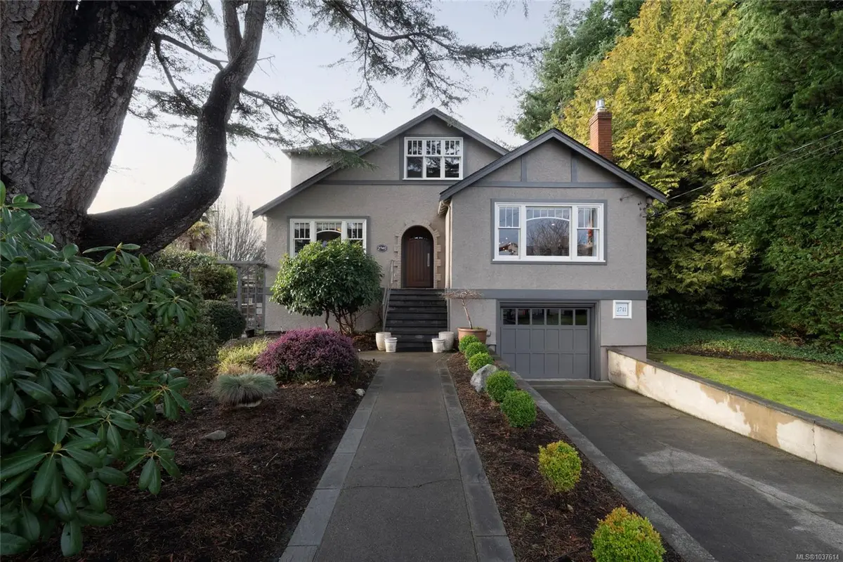 2741 Dufferin Ave, Oak Bay BC V8R 3L5