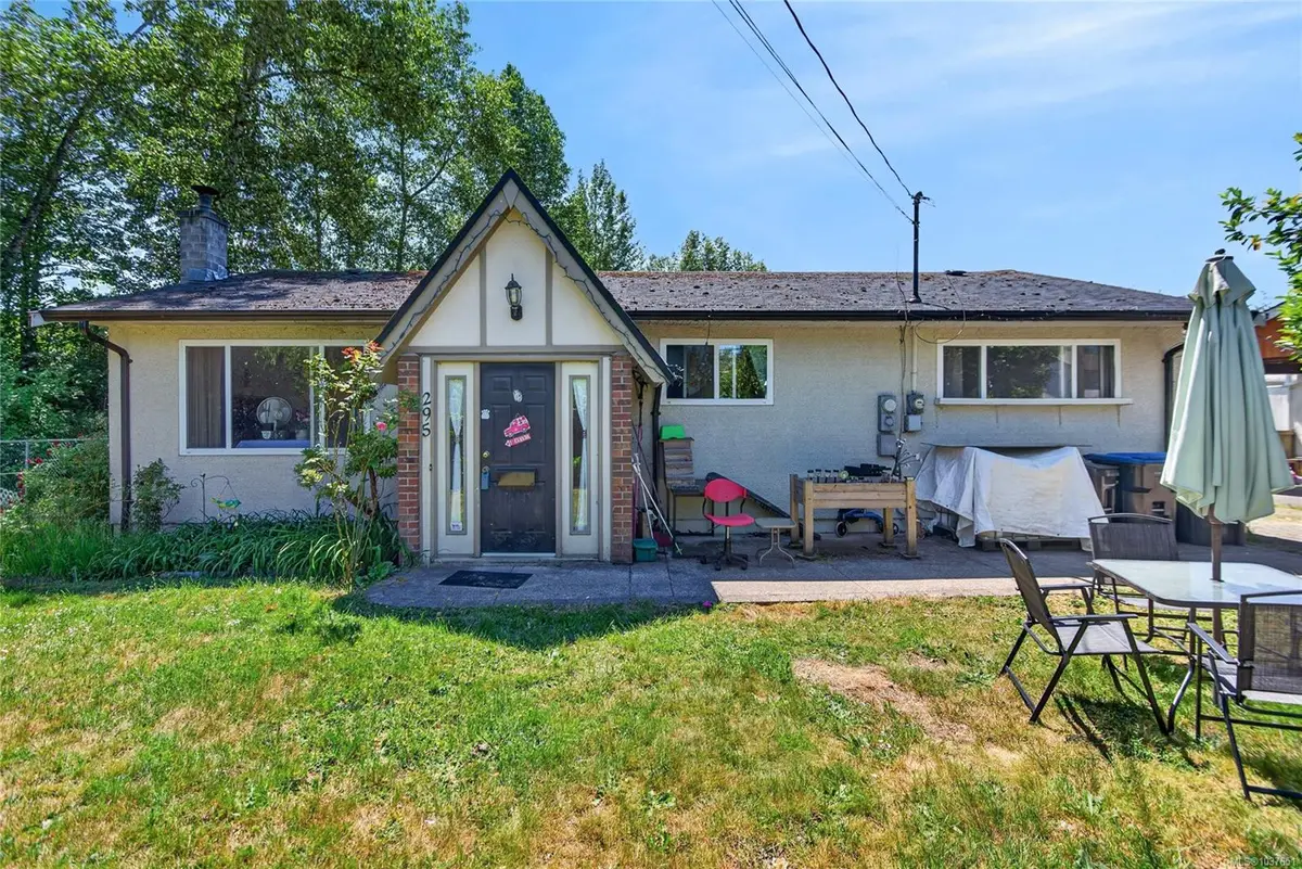 295 Centennial Dr, Courtenay BC V9N 5R6