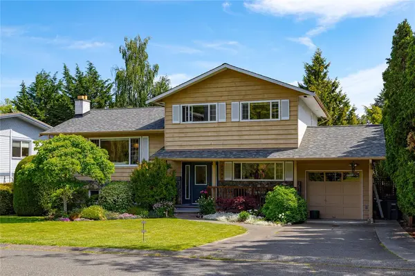 1594 Burnley Pl, Saanich BC V8N 5A5