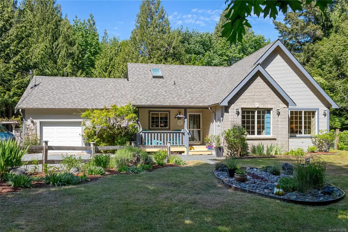 278 Grovehill Rd, Qualicum Beach BC V9K 2L9