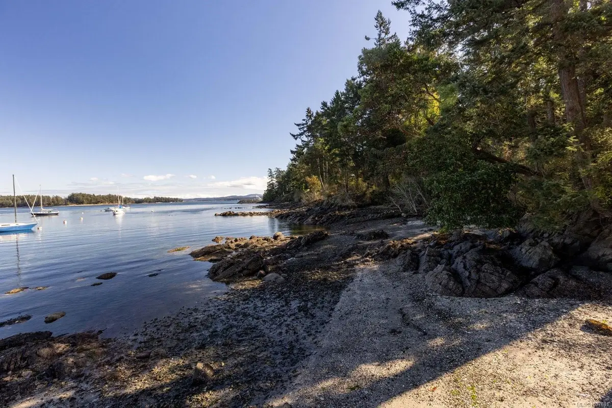 2220 Dolphin Rd, North Saanich BC V8L 5Y7