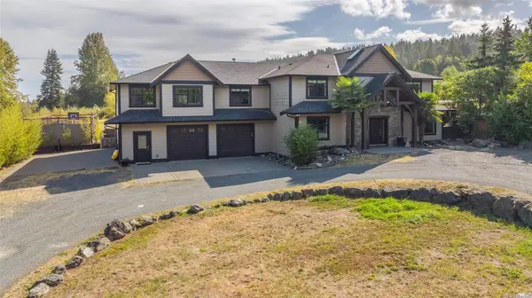 2466 Summerset Rd, Nanoose Bay BC V9P 9E4 - 6 bed, 4 bath property for sale in Nanoose Bay